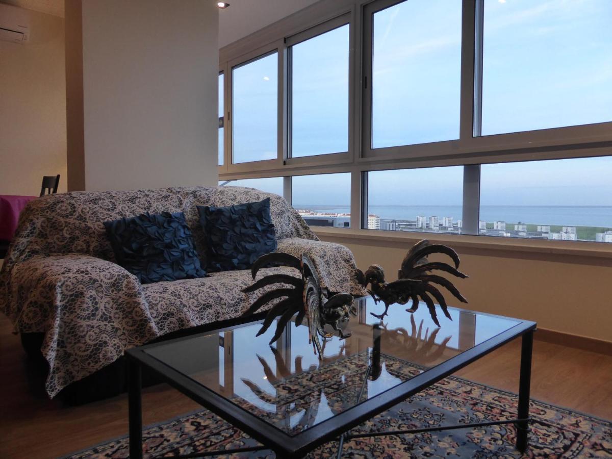 A View To The River Tejo - Sixtyfive Boutique Home Lisbon Exterior photo