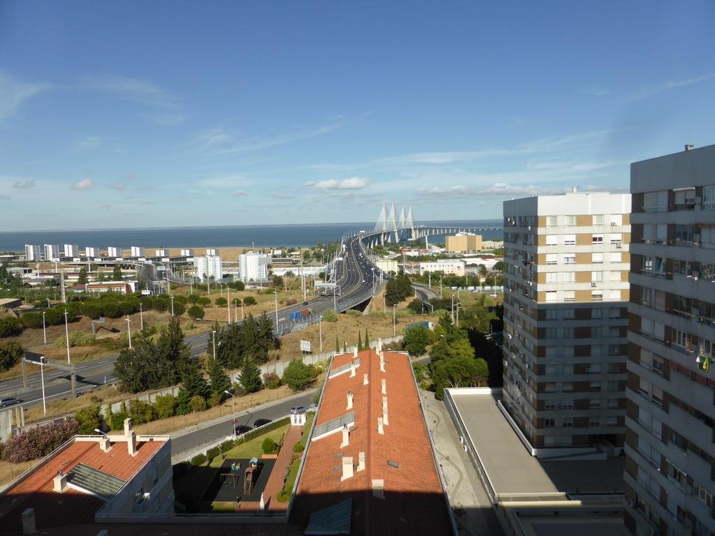 A View To The River Tejo - Sixtyfive Boutique Home Lisbon Exterior photo